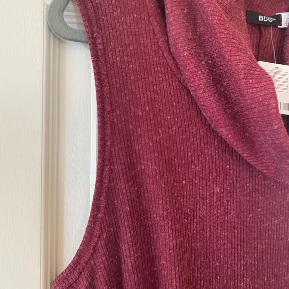 ✨NWT✨ - BDG - Flowy Knit Sleeveless Top - Picture 3 of 6